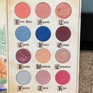 Eye shadow palette